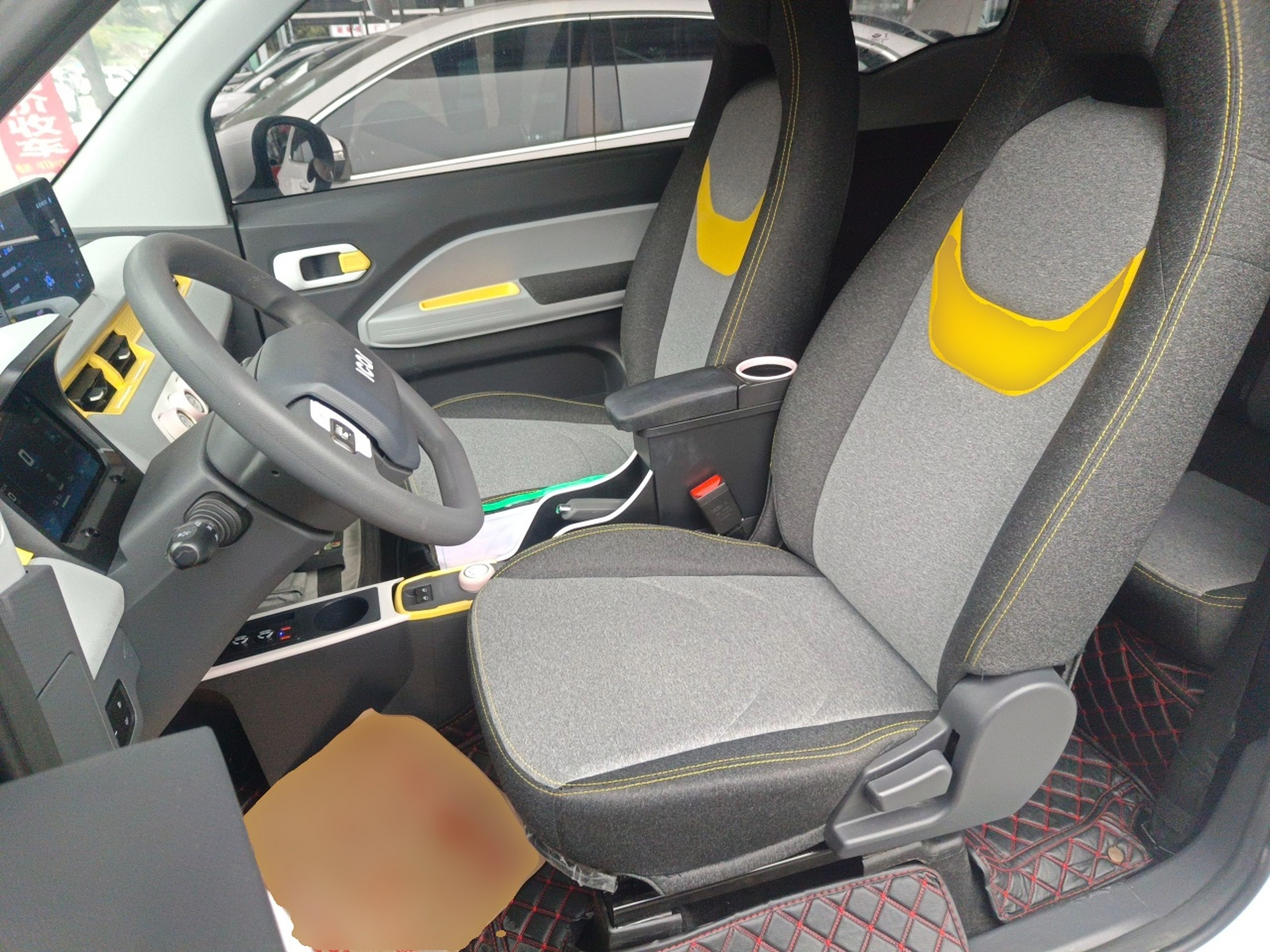 Переднее сиденье в автомобиле