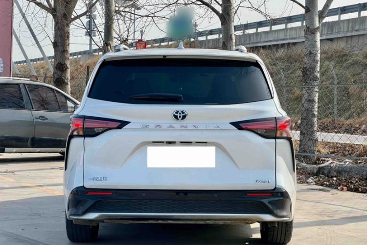 Used Toyota Granvia 2023 2.5L Hybrid Prestige PLUS Edition