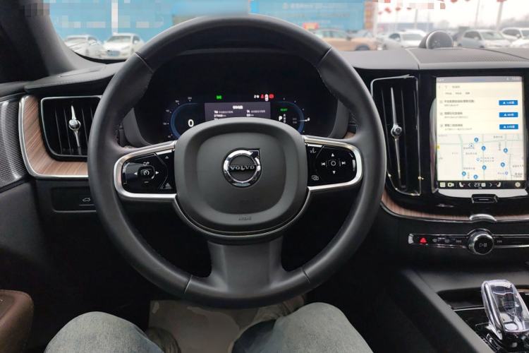 Used Volvo XC60 New Energy 2025 Plug-in Hybrid Long-Range All-Wheel Drive Smart Luxury Edition