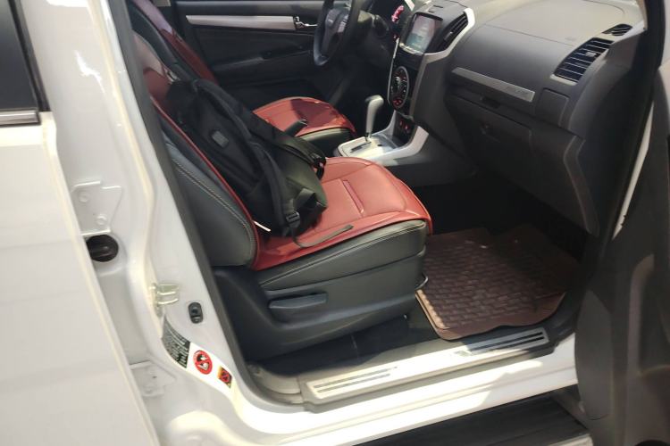 Used Isuzu mu-X 2017 2.5T Four-Wheel Drive Automatic Luxury 7-Seater
