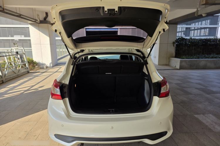 Used Nissan Tiida 2020 1.6L CVT Cool Edition
