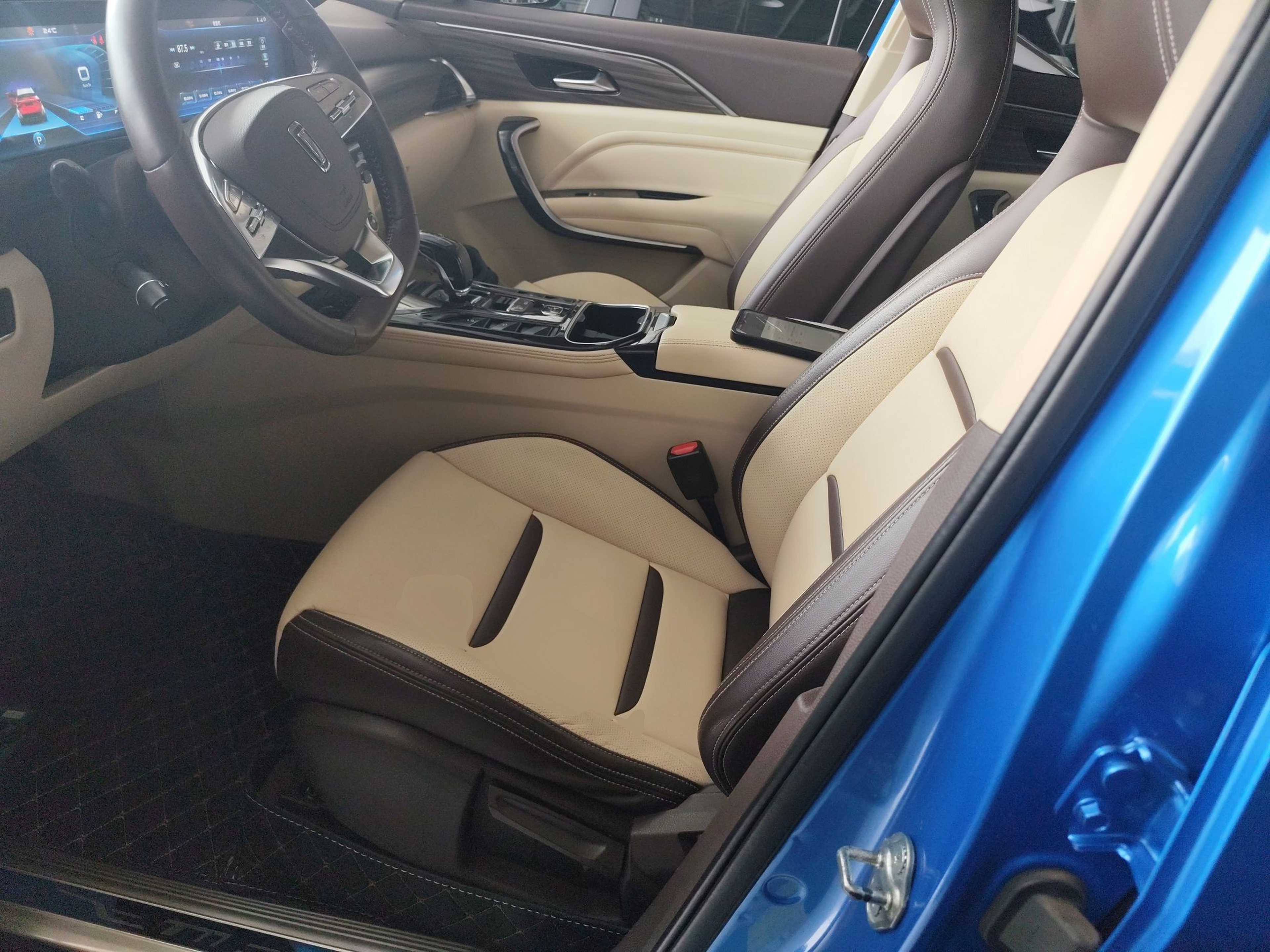 Переднее сиденье в автомобиле