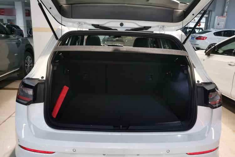 Used Volkswagen Golf 2025 300TSI R-Line
