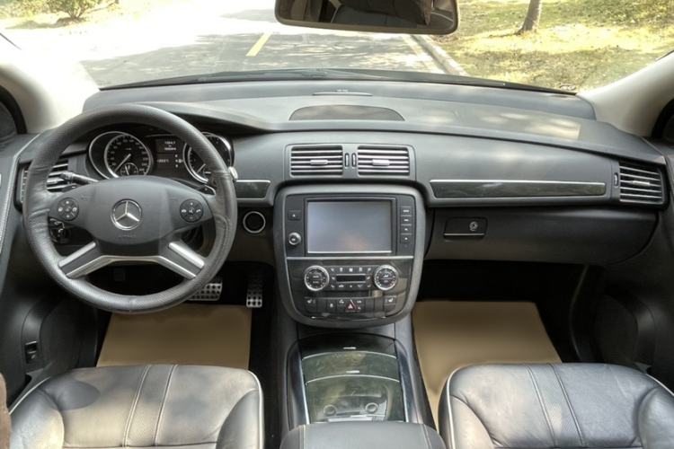 Used Mercedes-Benz R-Class 2017 R 320 4MATIC Business Edition Prestige Model
