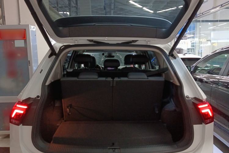 Used Volkswagen Tiguan L 2023 380TSI Automatic All-Wheel Drive R-Line Enhanced 7-Seater
