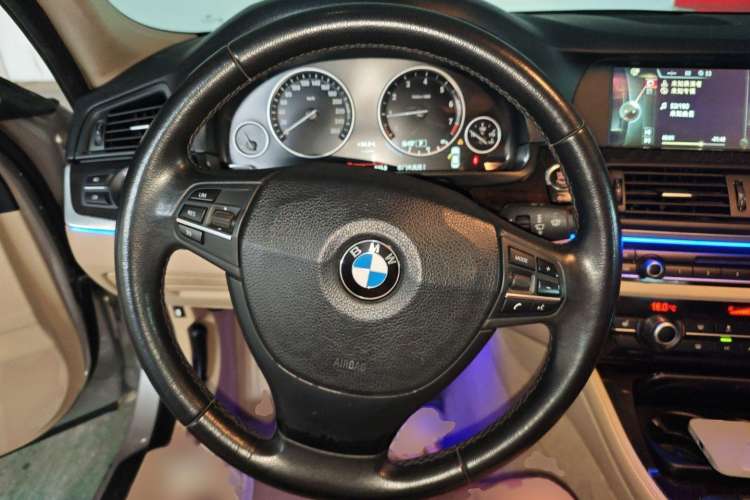 Used BMW 5 Series 2013 525Li Luxury Model
