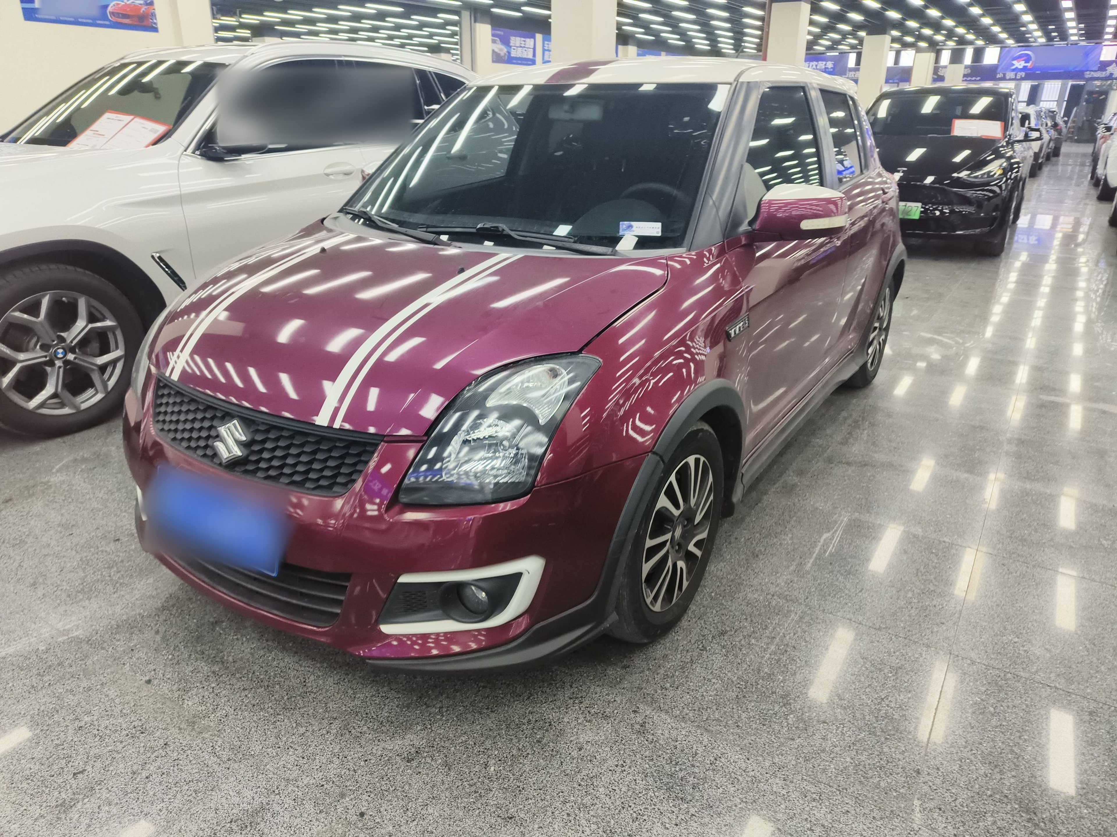 تحت مقدمة السيارة