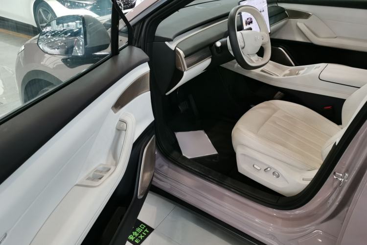 Used ONVO L60 2024 60 kWh Rear-Drive Version