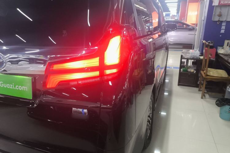 Used Toyota Alphard 2021 Dual-Motor 2.5L Premium Edition
