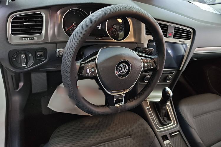 Used Volkswagen Golf 2015 1.4TSI Automatic Comfort Model
