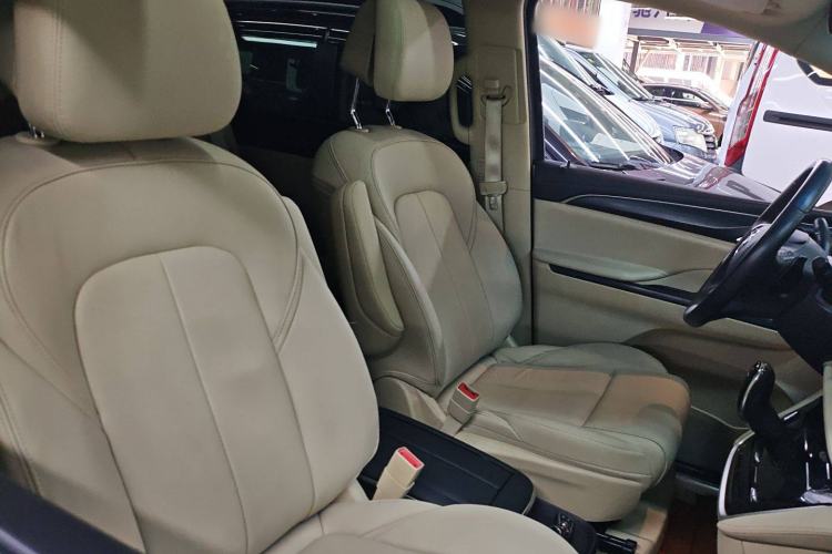 Used Buick GL8 2022 ES Landtrek 653T Luxury Edition