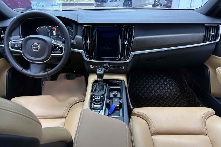 Used Volvo V90 2017 Cross Country T5 AWD Smart Range Edition
