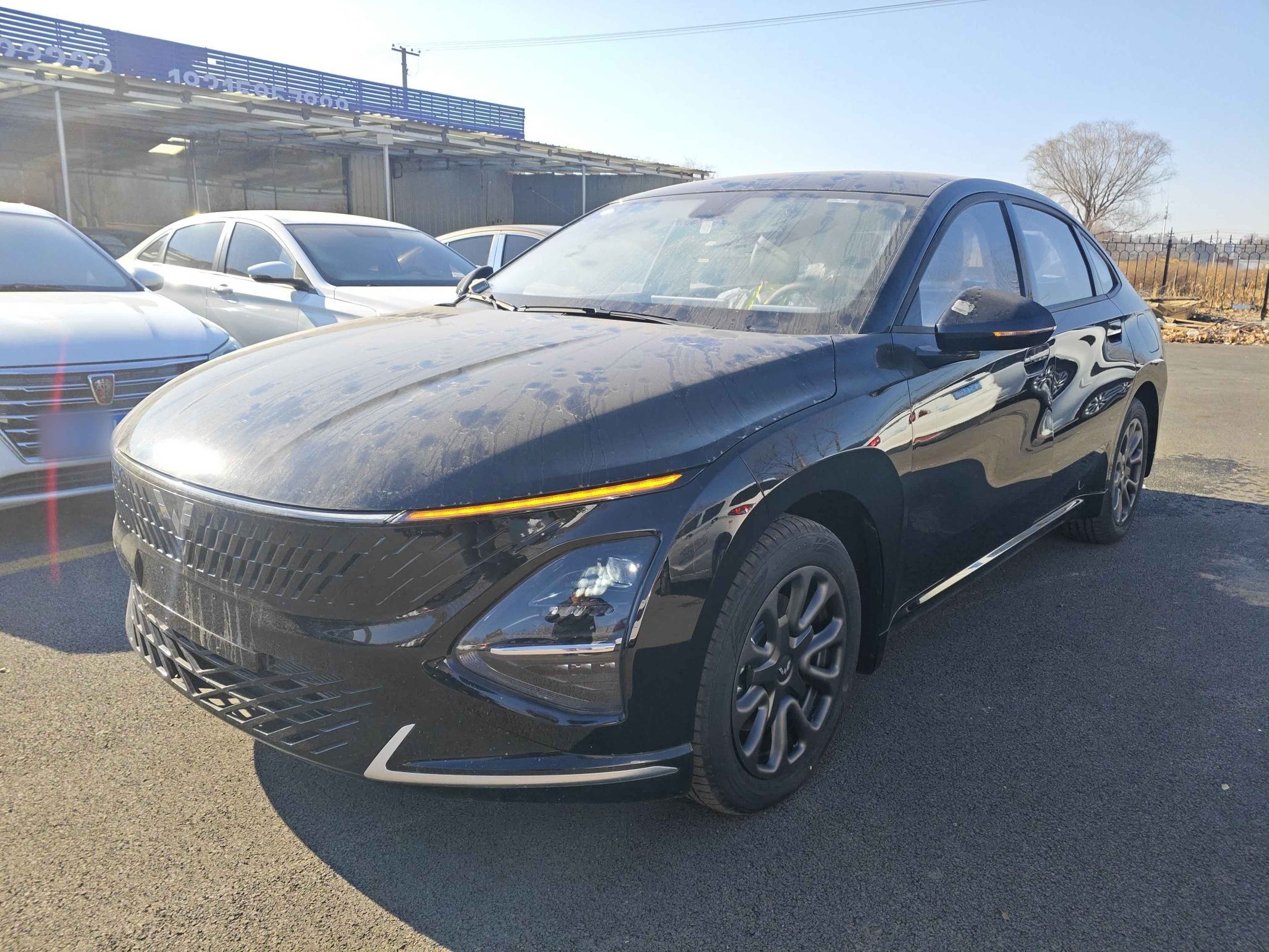 تحت مقدمة السيارة