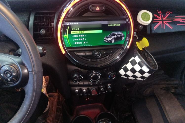 Used  MINI 2021 1.5T COOPER Classic Edition Five-Door Version
