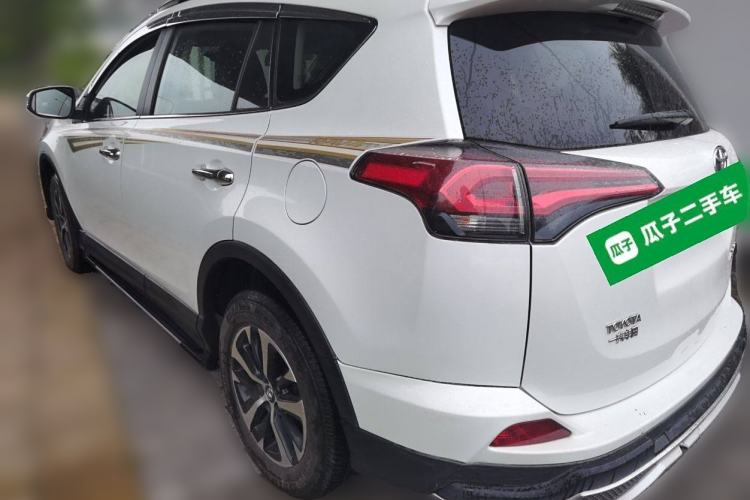 Used Toyota RAV4 2016 2.0L CVT Two-Wheel Drive Fashion Edition China V Standard
