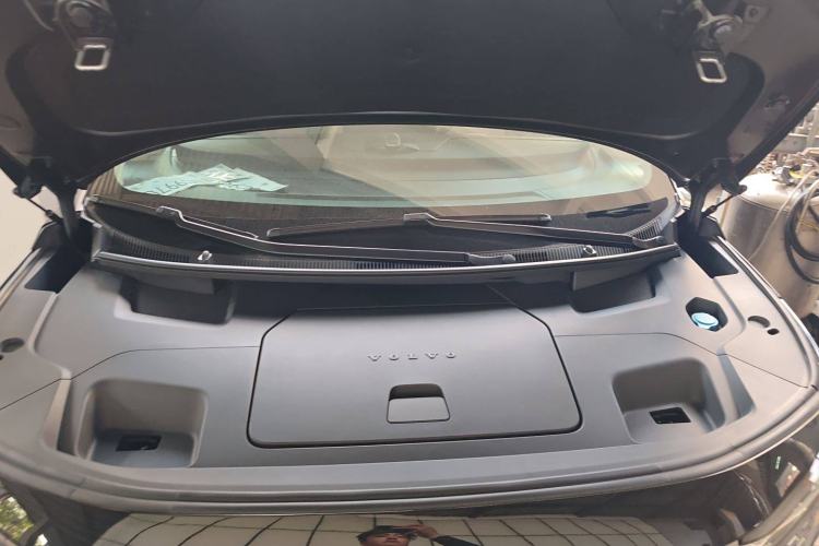 Used Volvo EM90 2025 Ultra Six-Seater
