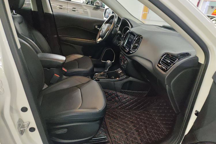 Used  Compass 2019 220T Automatic Family Edition
