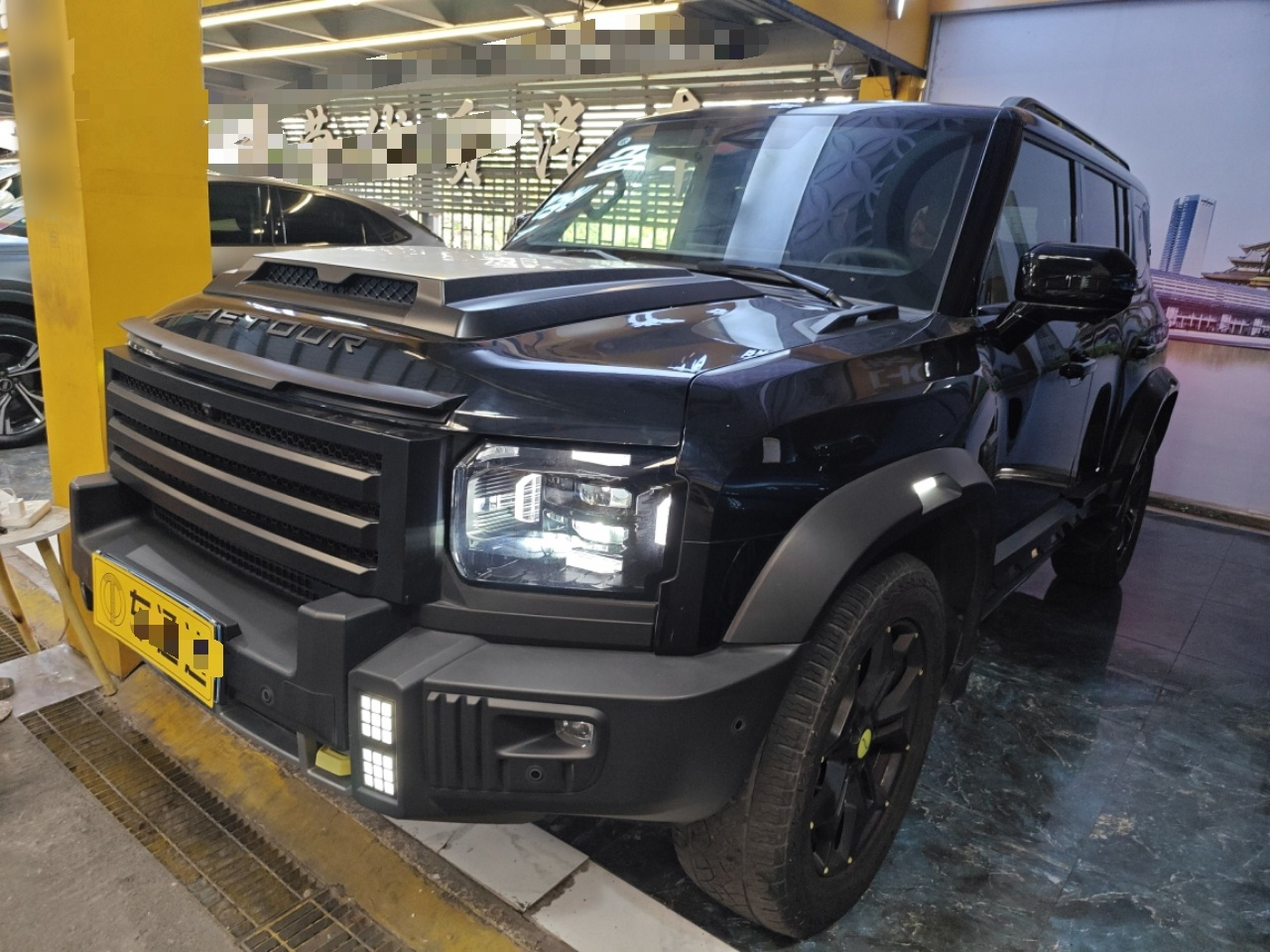 Под передней частью автомобиля