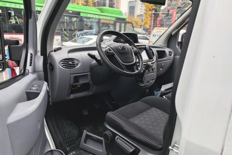 Used SAIC MAXUS Xintu V80 2019 2.5T Classic Model 6-Speed Manual – Aoyuntong Modified Version Short Wheelbase Ultra-Low Roof 5/6 Seats