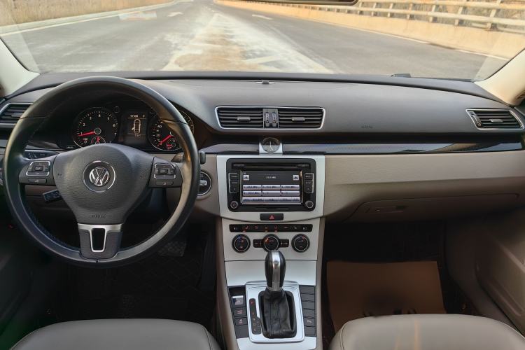 Used Volkswagen Magotan 2015 1.8TSI Luxury Model
