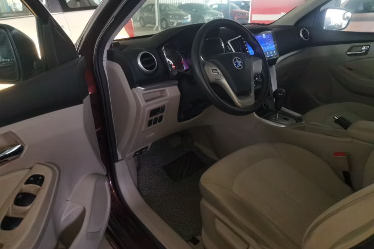 Used Venucia T70 2015 2.0L CVT Smart Choice Edition