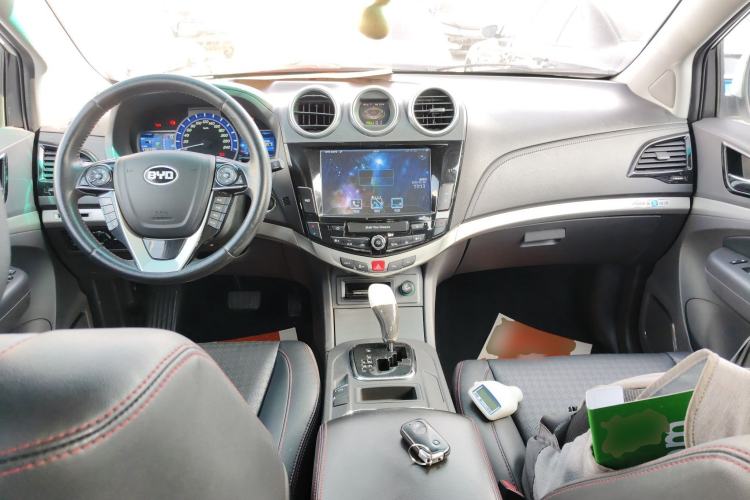 Used BYD S7 2015 2.0T Automatic Prestige Model
