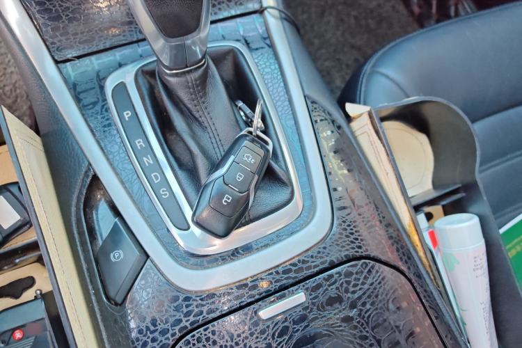 Used Ford Edge 2015 2.0T GTDi 4x4 High-Grade Model
