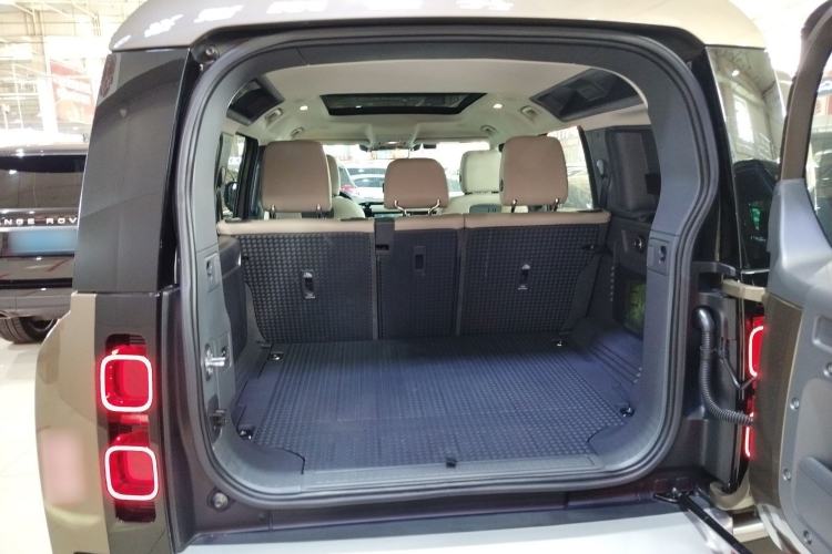 Used Land Rover Defender 2020 110 P400 SE
