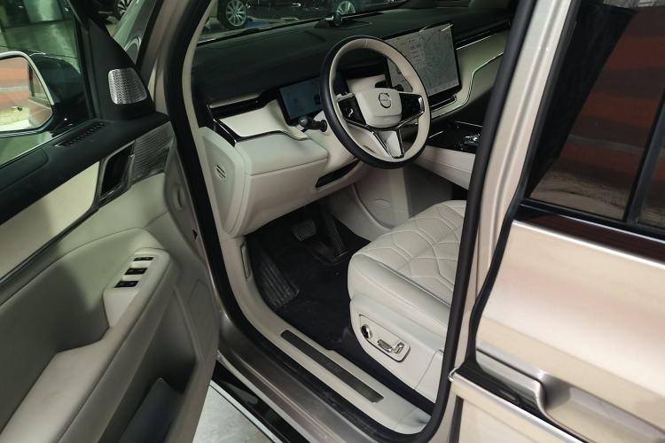 Used Volvo EM90 2025 Ultra Six-Seater
