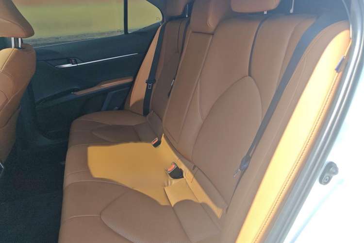 Used Toyota Camry 2021 2.0G Luxury Edition
