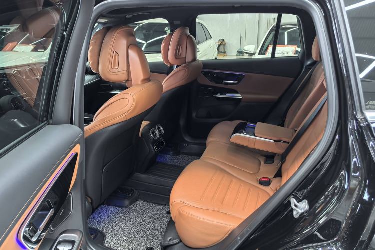 Used Mercedes-Benz GLC 2024 GLC 260 L 4MATIC Luxury Model 5 Seats
