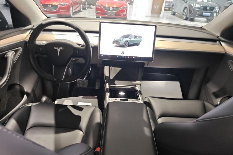 Used Tesla Model Y 2023 Long-Range All-Wheel-Drive Version
