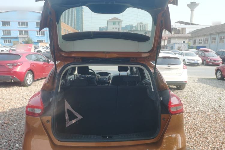 Used Ford Focus 2015 Hatchback 1.6L Manual Comfort Edition
