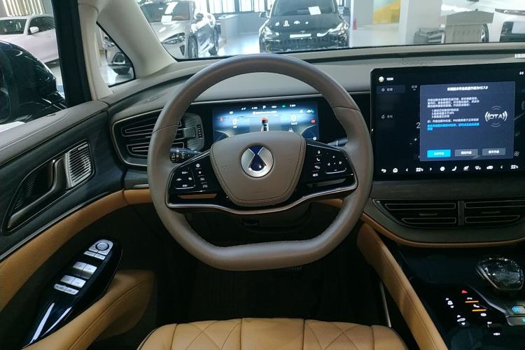 Used Denza D9 2022 DM-i 970 Four-Wheel Drive Prestige Model
