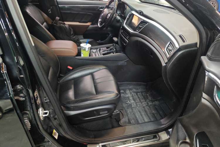 Used GAC Trumpchi GS7 2017 320T Four-Wheel Drive Luxury Smart Connectivity Model
