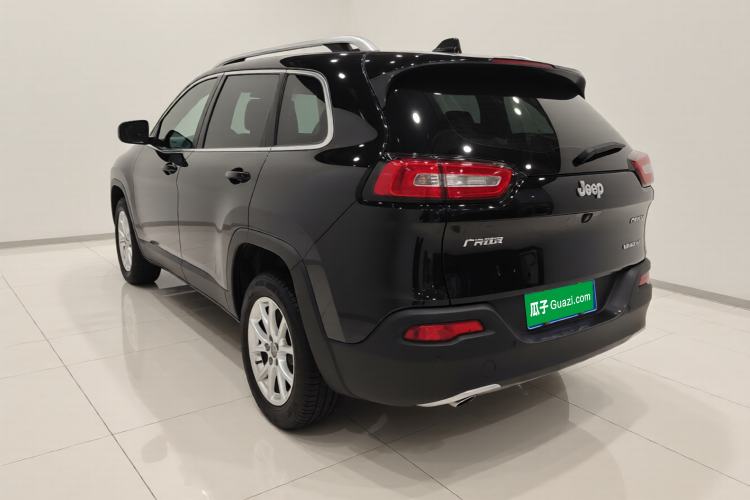 Used  Cherokee 2017 2.0L Superior Edition
