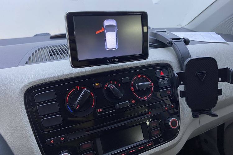 Used Volkswagen up! 2015 1.0L move up!
