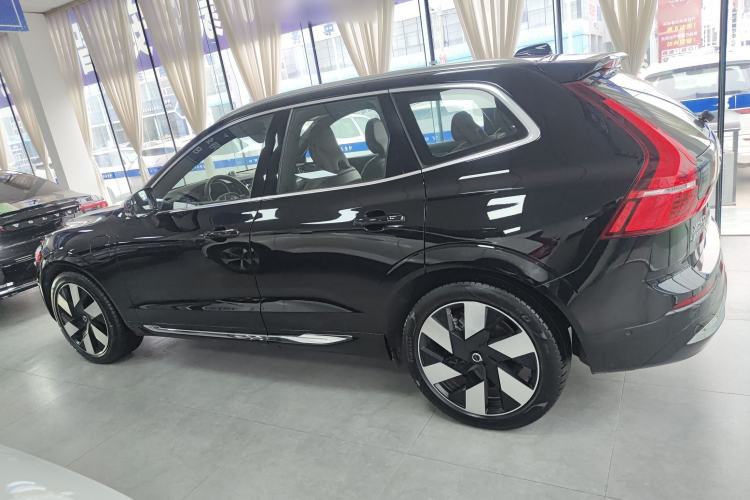 Used Volvo XC60 New Energy 2025 Plug-in Hybrid Long-Range All-Wheel Drive Smart Luxury Edition

