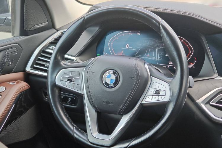 Used BMW X7 2019 xDrive40i Luxury Package with Leading Features
