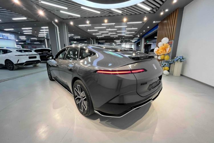 Used  12 2023 700 Three-Laser Rear-Wheel Drive Luxury Edition
