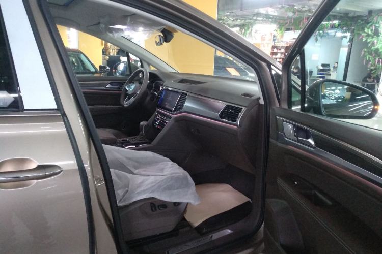 Used Volkswagen Viloran 2020 330TSI Luxury Edition
