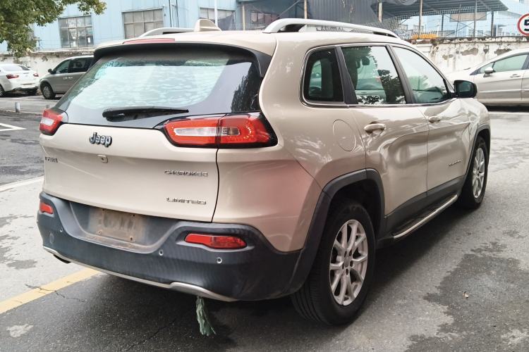 Used  Cherokee 2017 2.0L Superior Edition
