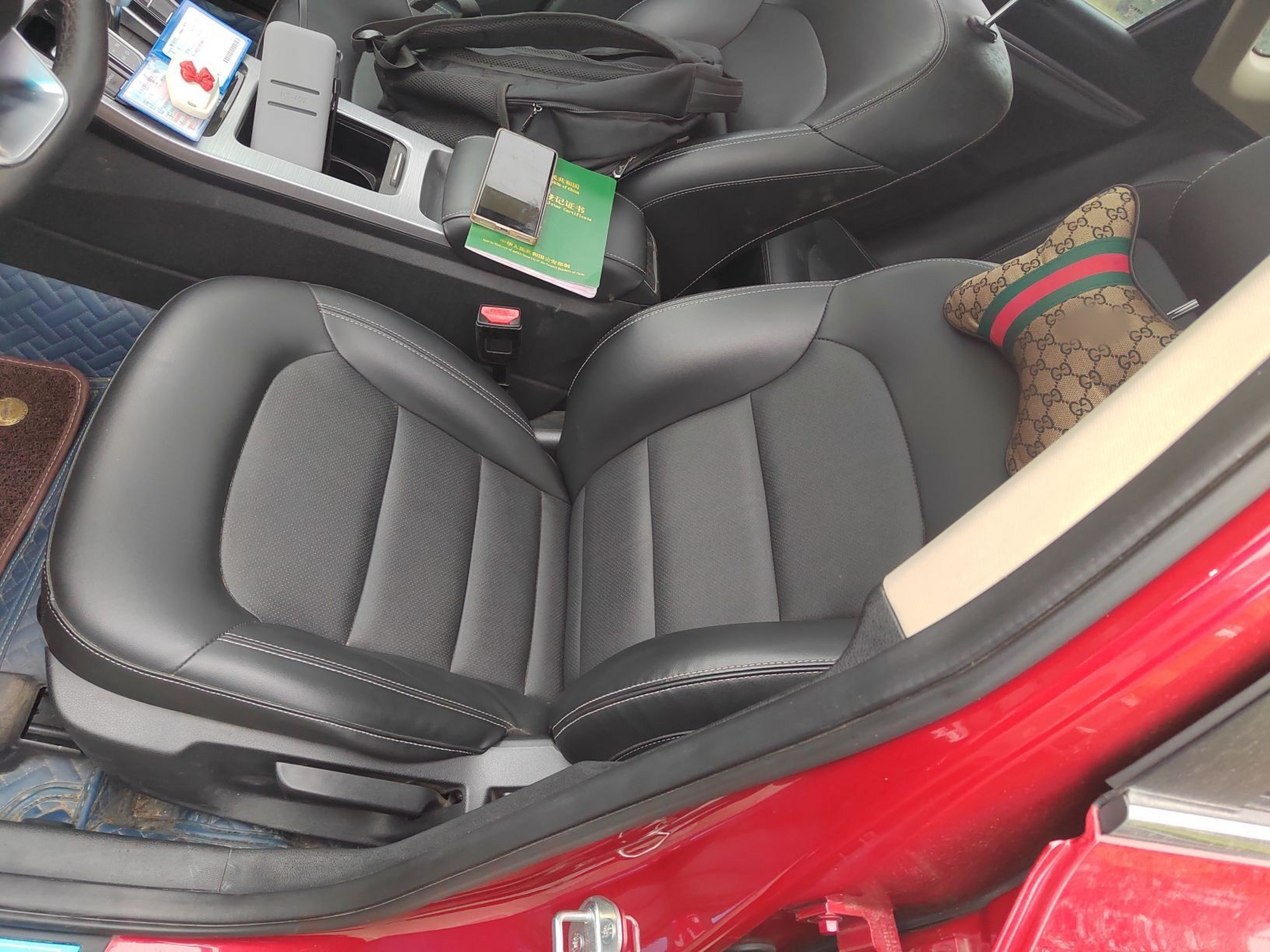 Переднее сиденье в автомобиле