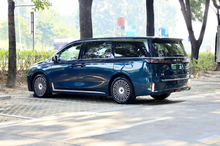 Used VOYAH Dream 2025 PHEV Four-Wheel Drive Prestige Kunpeng Edition
