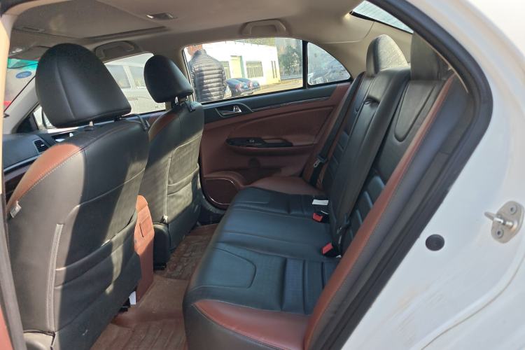 Used BYD Surui 2015 Revised Version 1.5L Manual Luxury Edition
