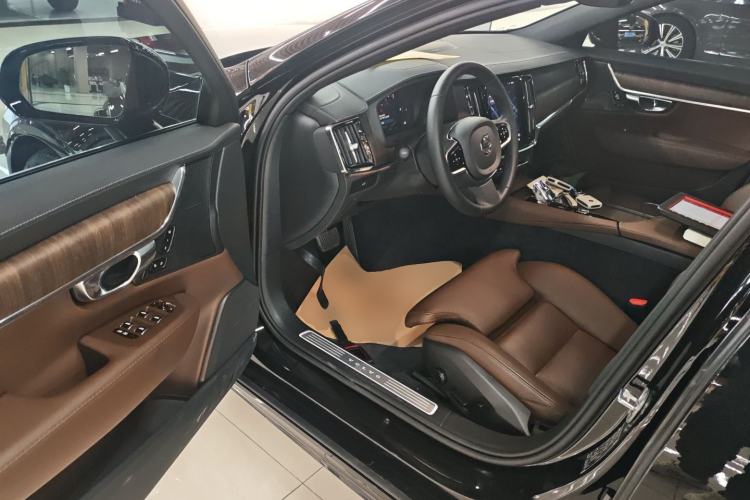 Used Volvo S90 2025 B5 Zhiyuan Luxury Edition
