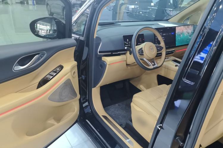 Used VOYAH Dream 2025 PHEV Four-Wheel-Drive Flagship Kunpeng Edition
