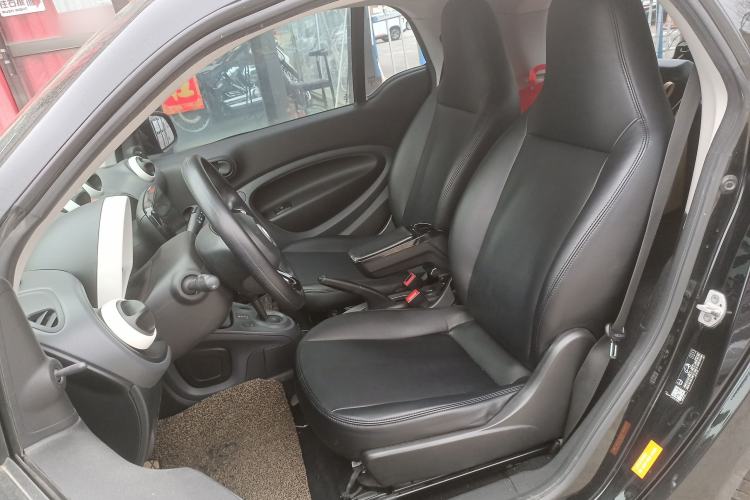 Used smart fortwo 2015 1.0L 52 kW hardtop Dynamic version
