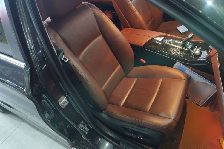 Used BMW 5 Series 2014 525Li Leading Model
