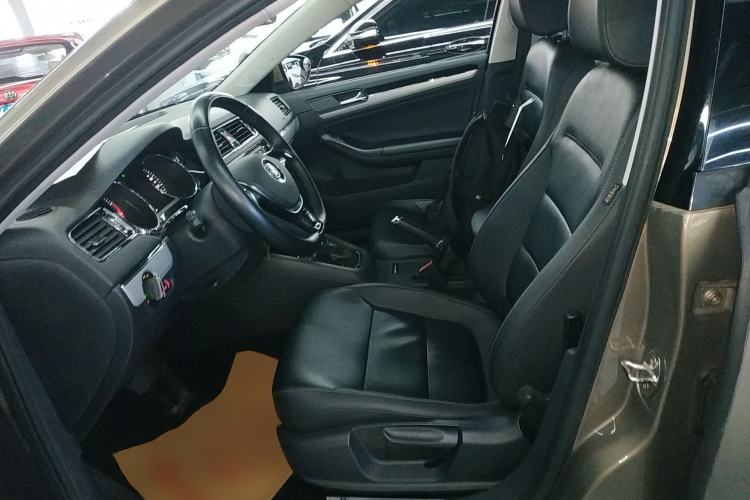 Used Volkswagen Sagitar 2015 1.6L Automatic Comfort Model
